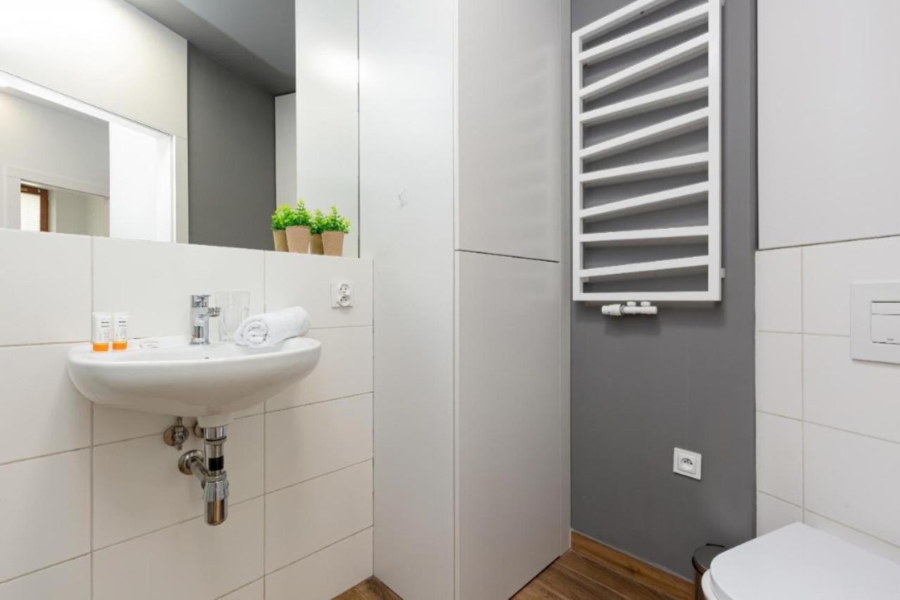 Modern Apartment Near Hilton วอร์ซอ ภายนอก รูปภาพ