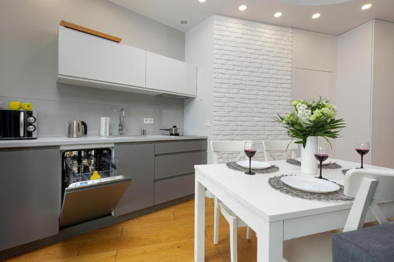 Modern Apartment Near Hilton วอร์ซอ ภายนอก รูปภาพ